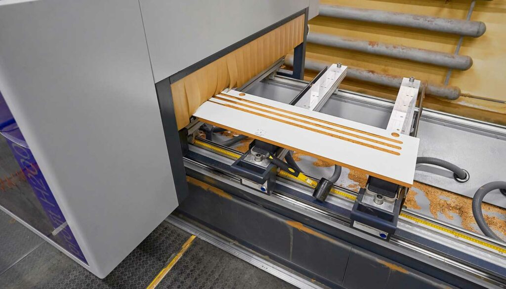 Фрезеровка (включая фигурную обработку фасадов)                        